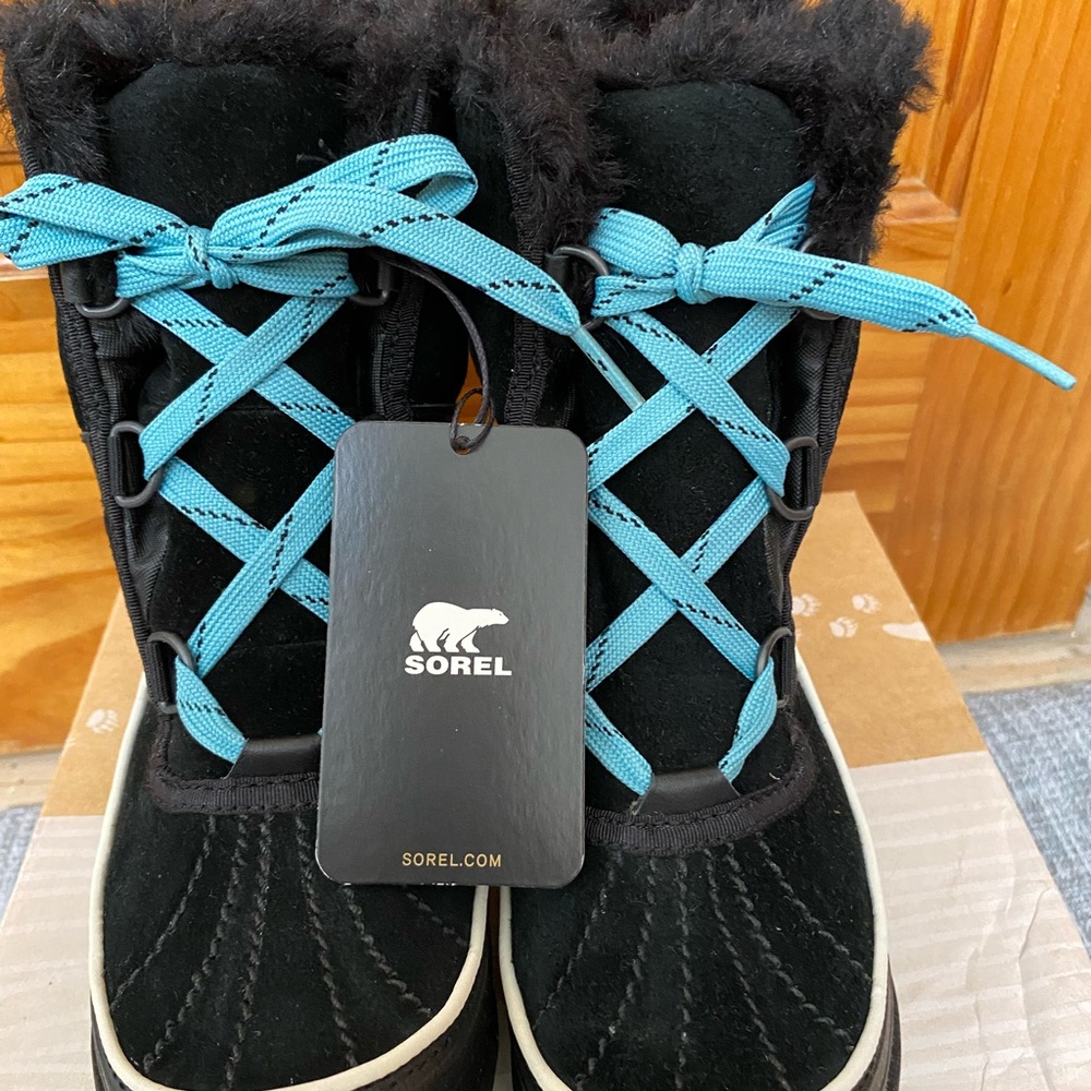 Sorel fur lined boots, NWT